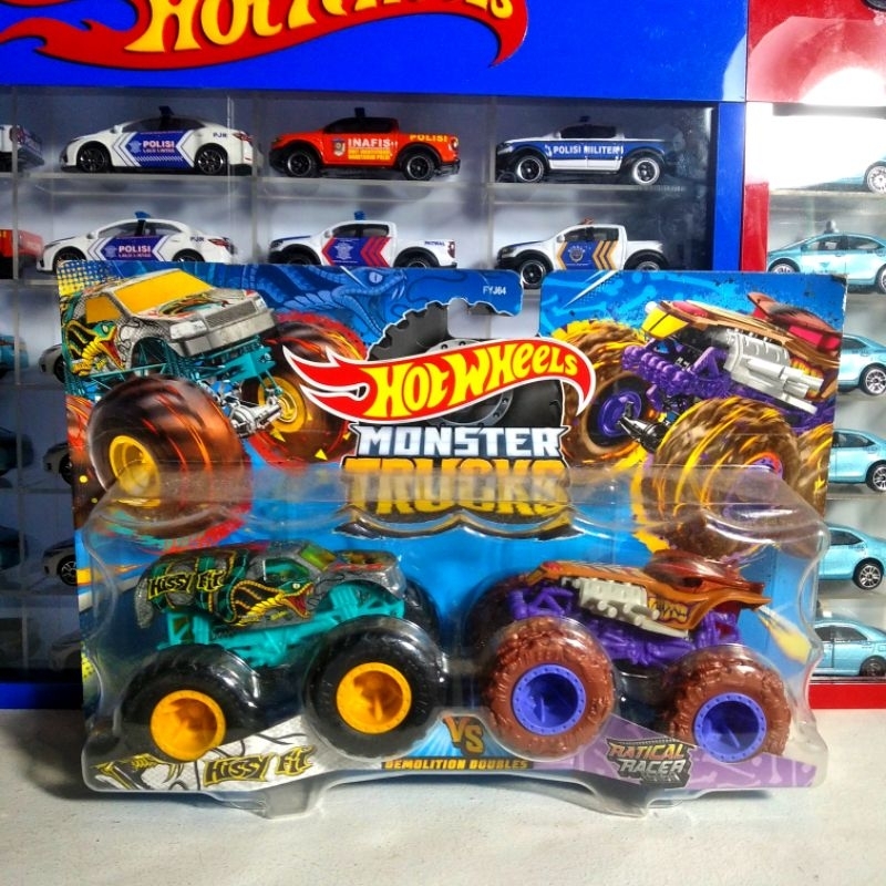 HOTWHEELS MONSTER TRUCKS DEMOLITION DOUBLES HISSY FIT VS RATICAL RACER
