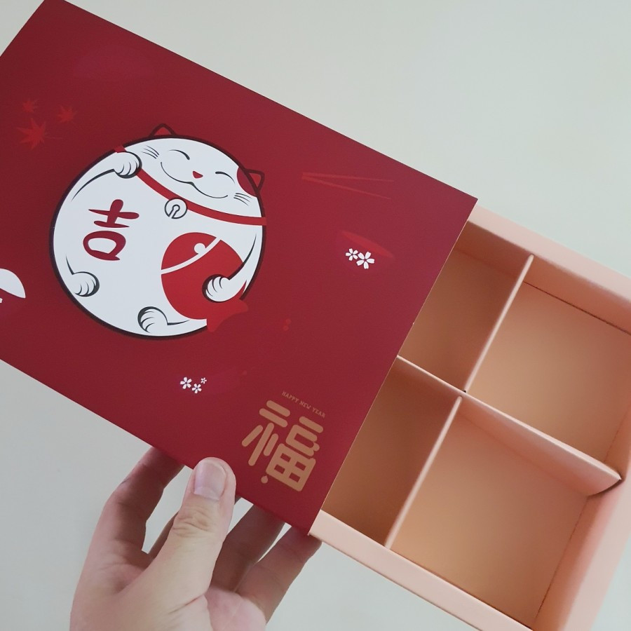 

kotak box packaging kue imlek dus pink motif tutup lucky cat chinese new year dus kue lapis legit, eff tart ukuran 22.5 x 15.5 x 4.5 cm