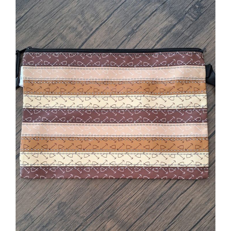 

Dompet Map / Tas Kecil / Dompet Map antiribet