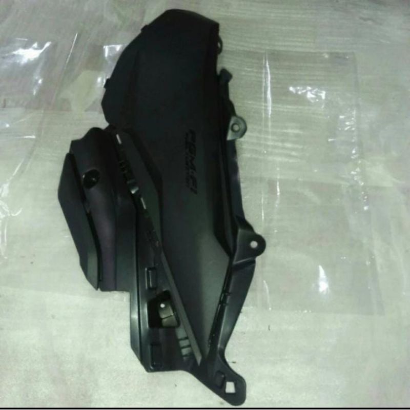 Cover sambungan body kanan vario 125/150 new Led 2018