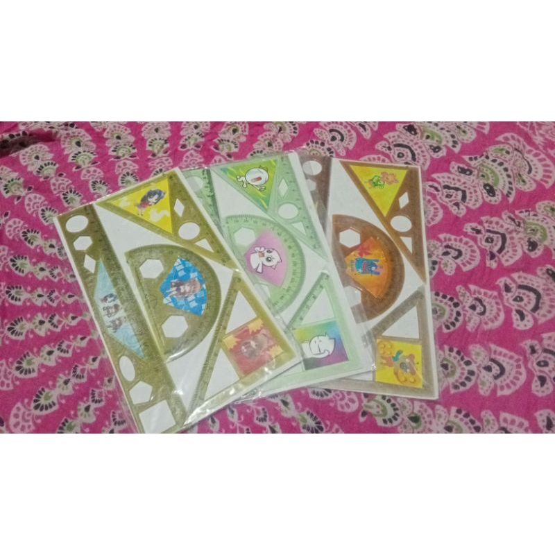 

penggarisan set komplit, isi 4 harga 1500.