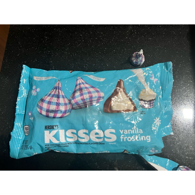 

Perbiji~Hershey's Kisses 5g Miniatures Chocolate Product USA berat perbiji berkisar 8 gr
