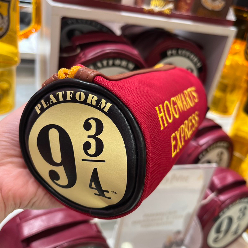 

Miniso x Harry Potter Platform Nine and Three Quarters Oxford Stationery Case