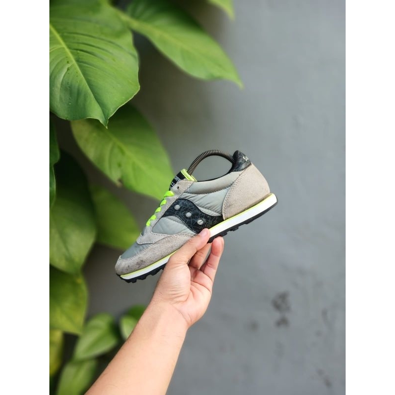 SEPATU CASUAL SNEAKER SAUCONY JAZZ LOW PRO GREY ORIGINAL