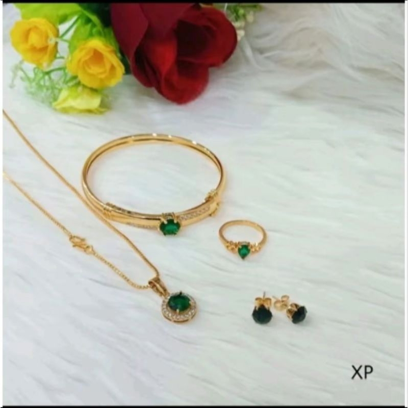 set perhiasan wanita motif liontin mata hijau titanium