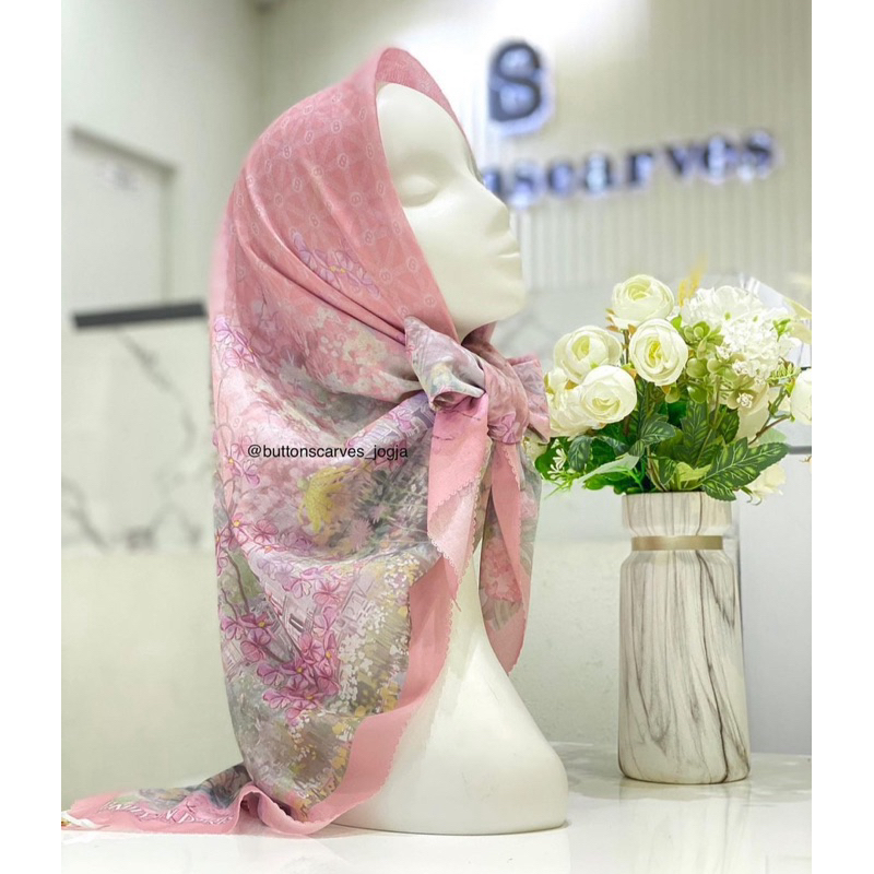 buttonscarves parisian Emily in paris- aimer