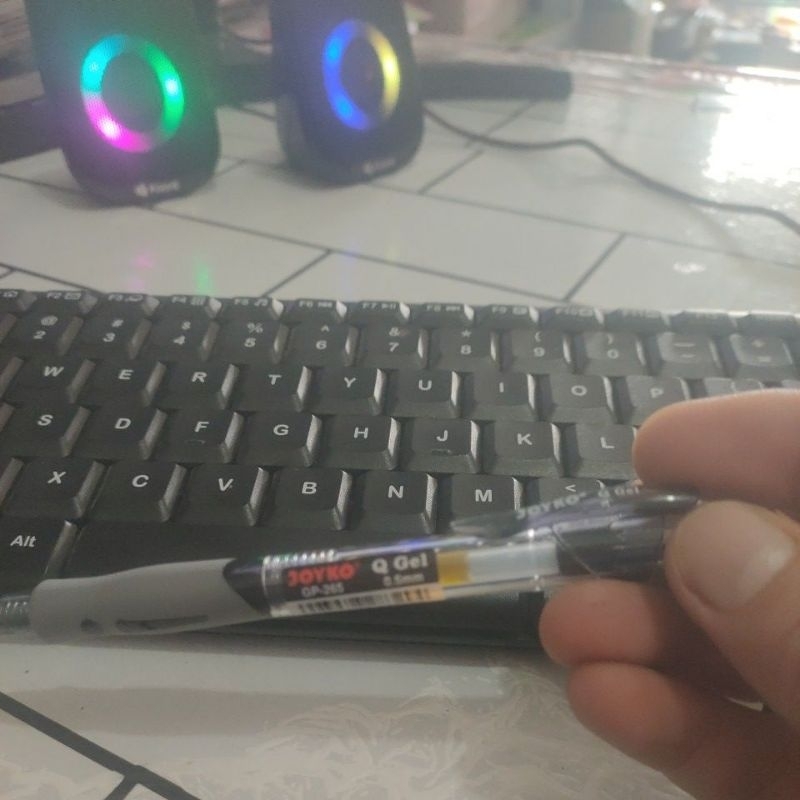 

Joyko Gel Pen/Pena Tinta hitam 0,5 harga satuan