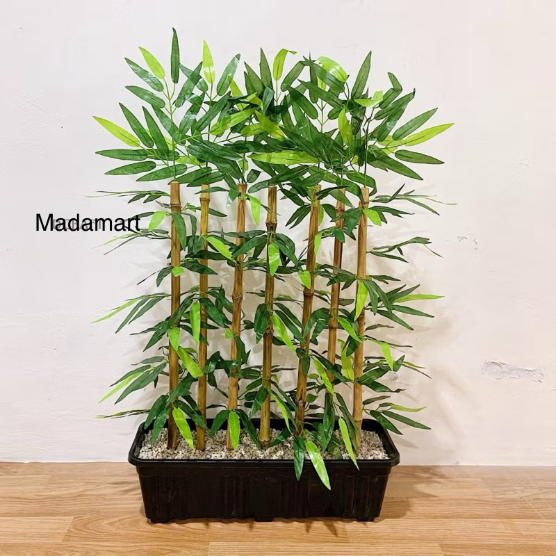 Pohon bambu partisi sekat ruangan dengan pot mewah