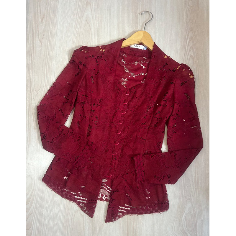 kebaya Mirah | kebaya brokat maroon | kebaya bali | kebaya modern