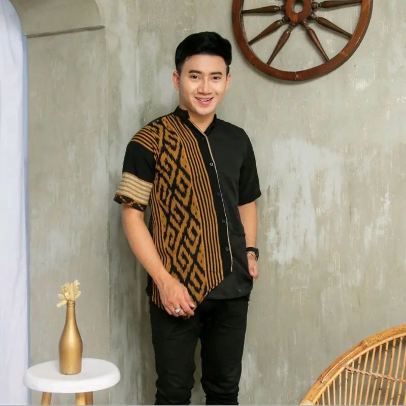 Kemeja Tenun Pria Troso Jepara Hem Tenun Troso- Atasan Tenun Pria Lengan Pendek