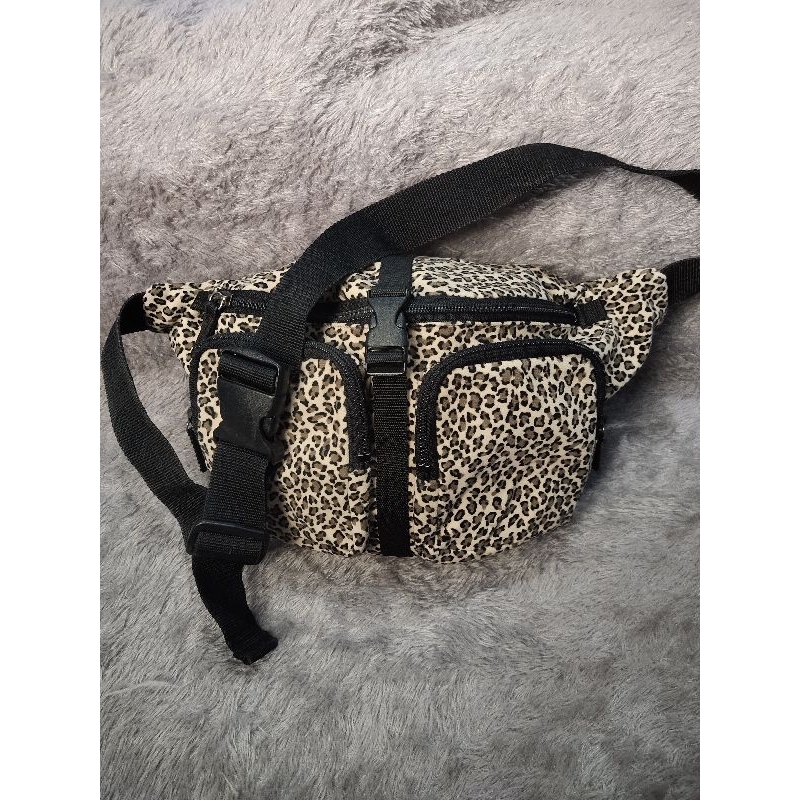 Tas preloved WB motif macan