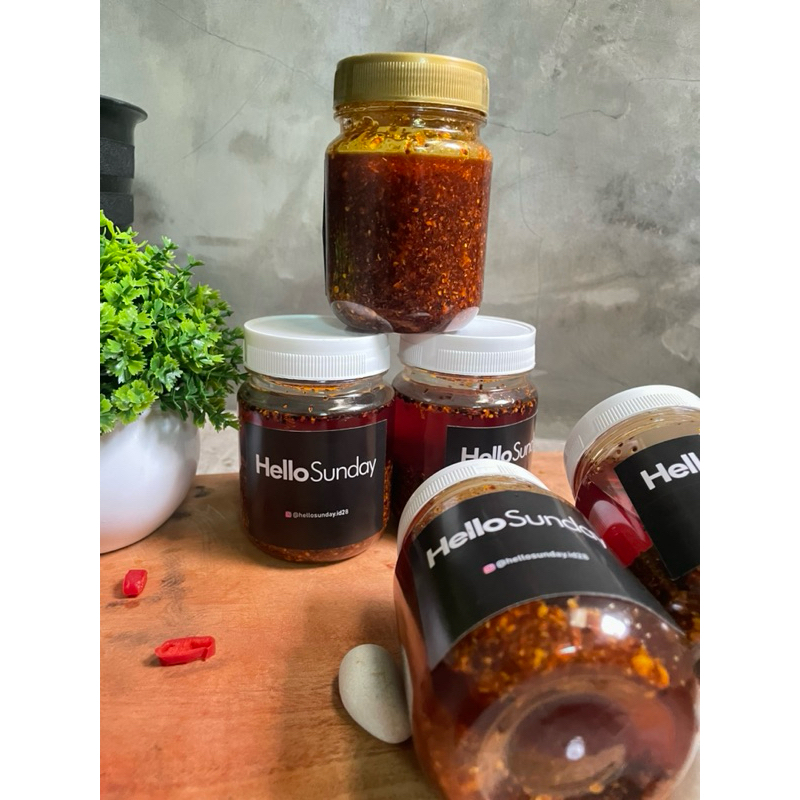 

Chili Oil gurih Hellosunday 200ml