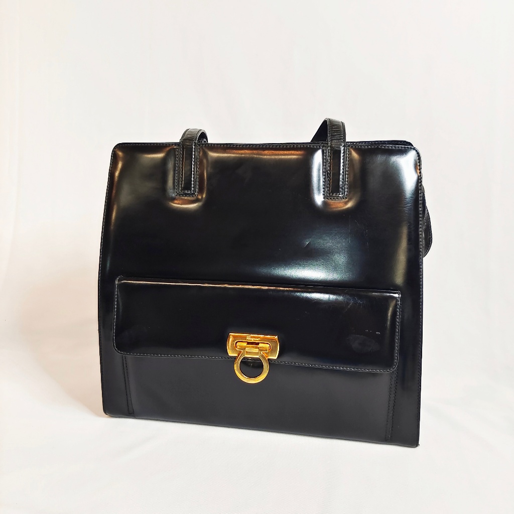 Salvatore Ferragamo Gancini Smooth Enamel Black Hand Bag Preloved Tas Tangan