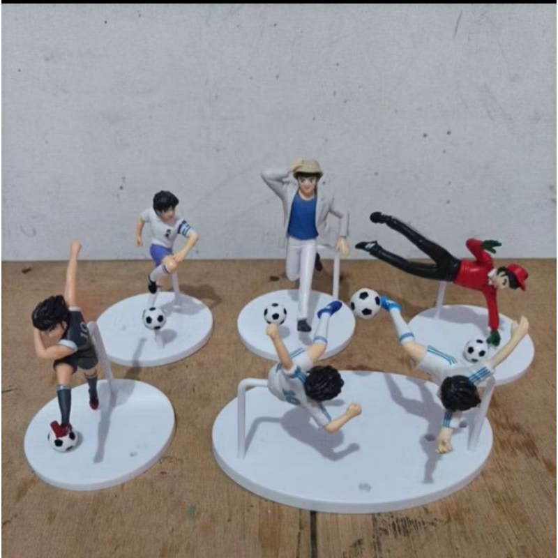 figure captain Tsubasa and friends