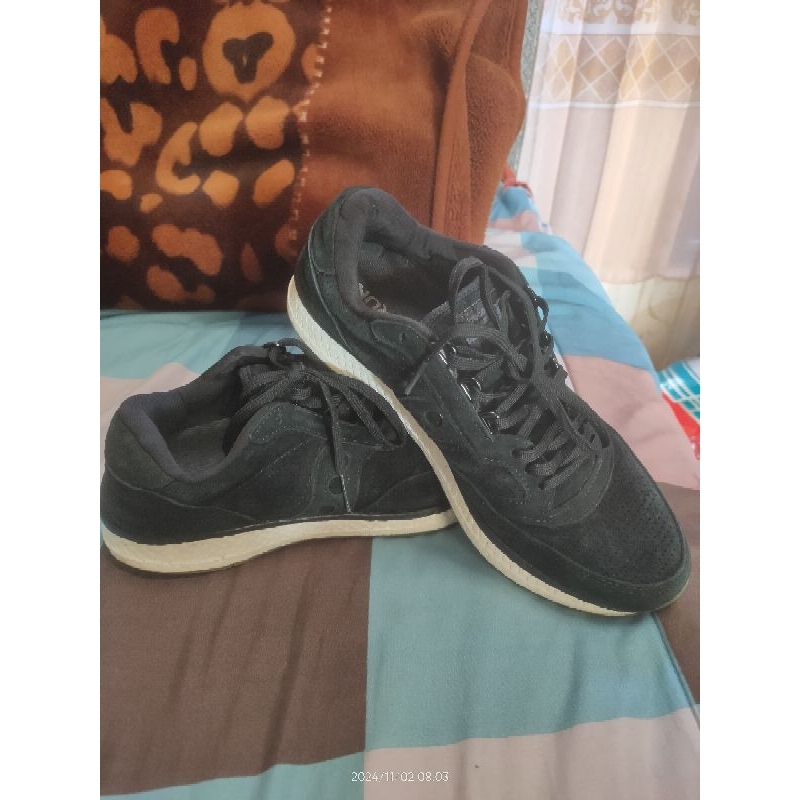 sepatu soucony