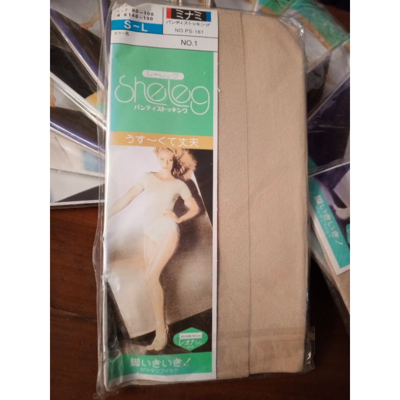 Stocking celana warna kulit