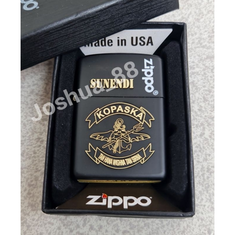 Zippo Custom Korek Api Ukir Logo KOPASKA TNI AL Black Matte Bisa Ukir Nama Logo Sendiri