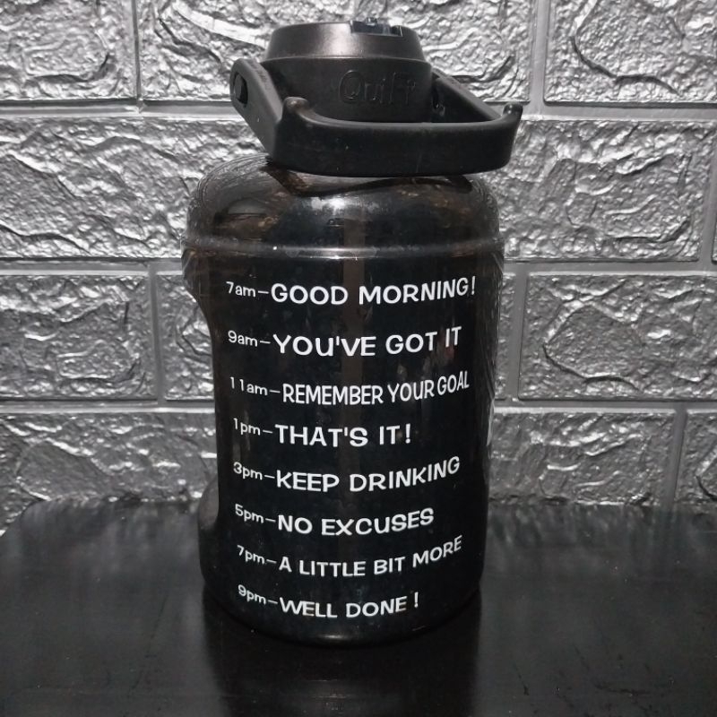 Tumblr Botol Minum 2 Liter Motivasi (Hitam)