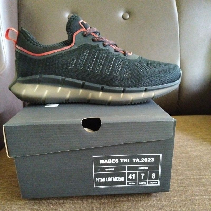 sepatu olahraga mabes TNI list merah