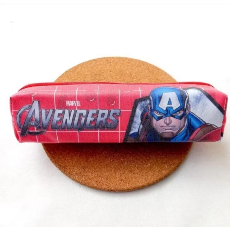 

Tempat pensil karakter superhero