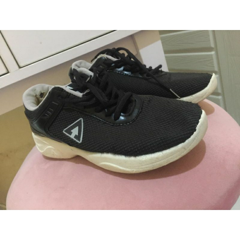 Preloved sepatu sneakers aerostreet