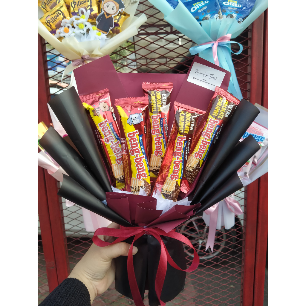 

Buket Cokelat / Buket Wisuda / Buket Murah / Buket Snack / Gift Wisuda