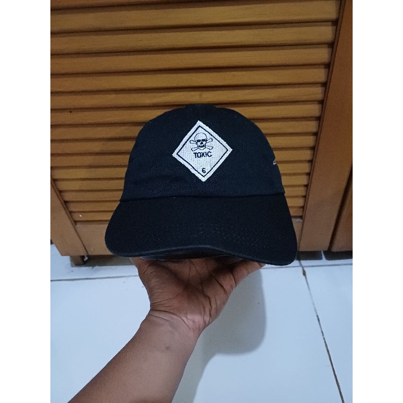 Topi Simple Cap Toxic Classic Vintage