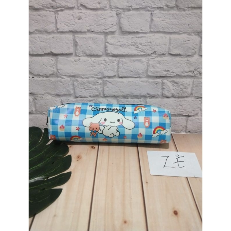 

Tepak pensil Bahan CCI resleting motif kuromi (teplon)