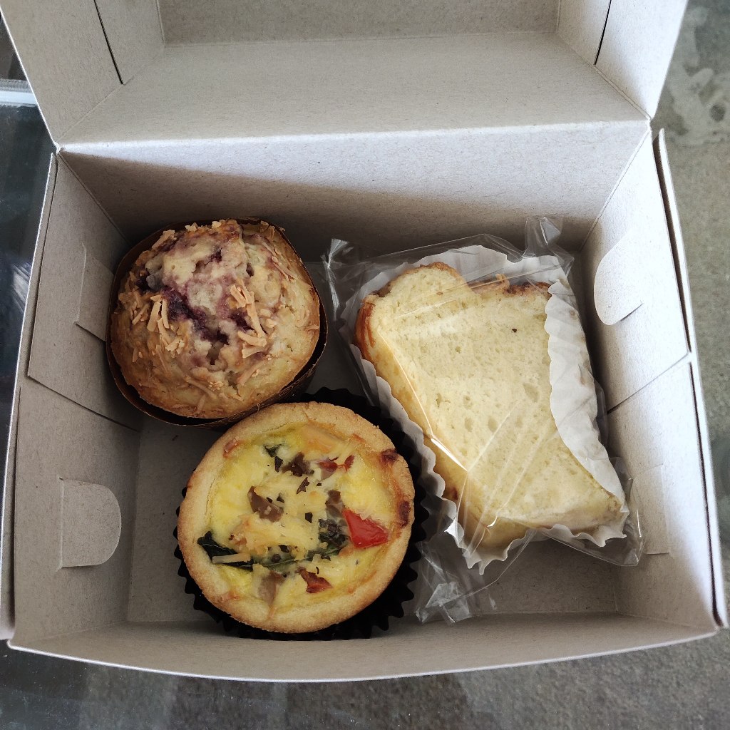 

KUKIS - Snack Box isi 3 Kue