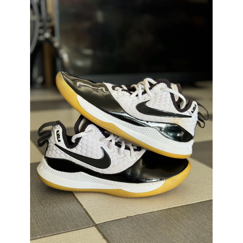 Sepatu Basket Nike Lebron Witness 3 size 40 (25,5cm)