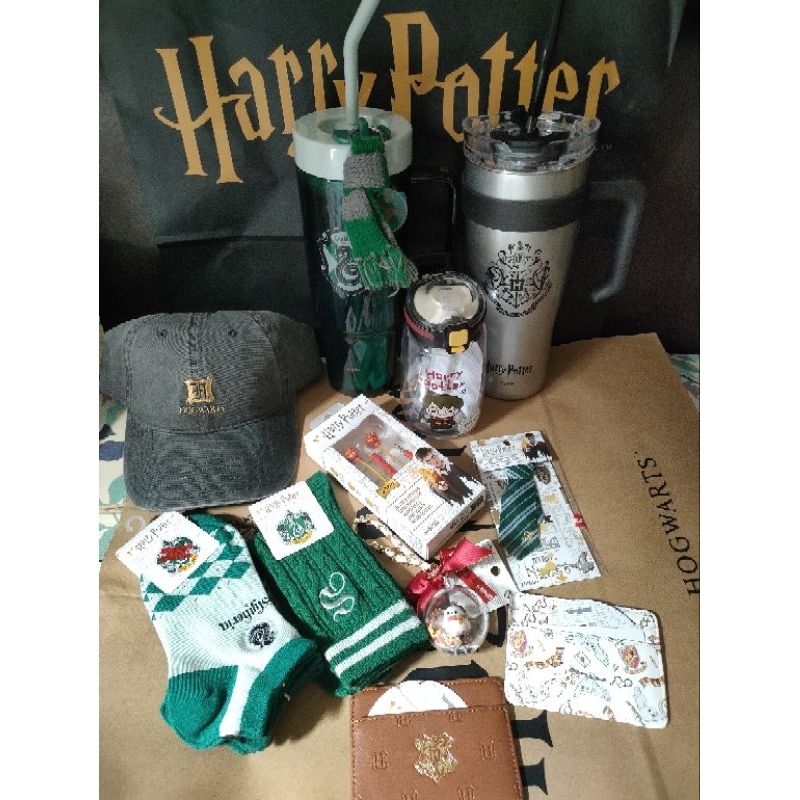 [ READY ] Miniso x Harry Potter Tumblr Slytherin Earphone Gryffindor Keychain Hedwig Kaos Kaki Slyth