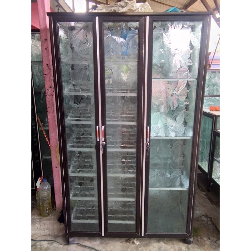 Rak sepatu alumunium kaca simpel