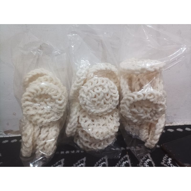 

KERUPUK MAWAR RASA BAWANG KEMASAN 250 GRAM