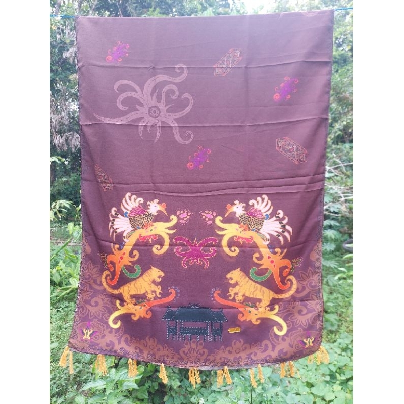 syal etnik motif dayak kalimantan