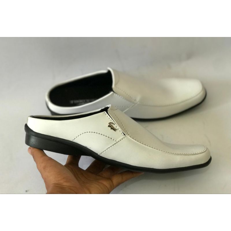 Sandal Sepatu Bustong Pria Slop Kasual Putih