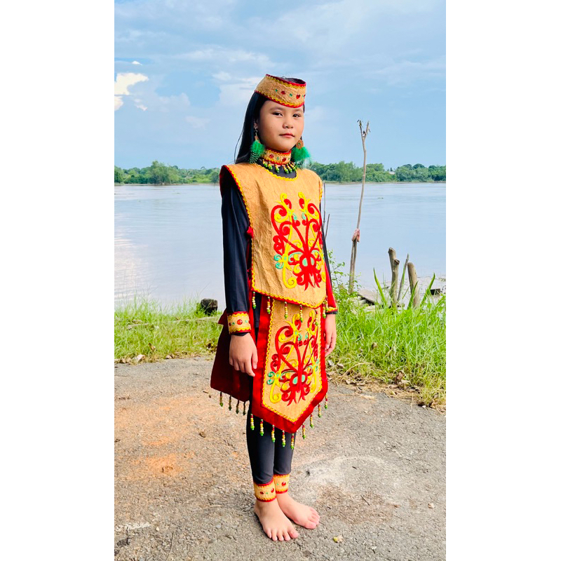 set baju adat Dayak anak perempuan