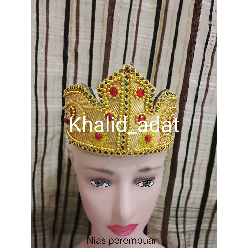 Nias perempuan- kepala Nias perempuan- assesoris adat nias