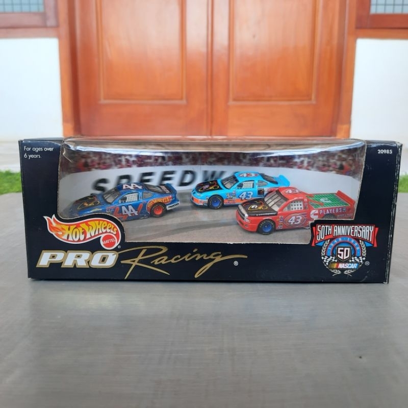 Hot Wheels Diorama Pro Racing 50th Anniversary Nascar
