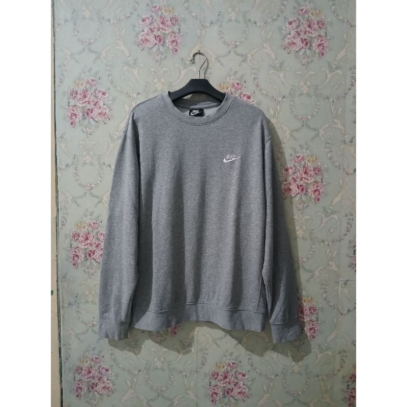 crewneck nike small logo