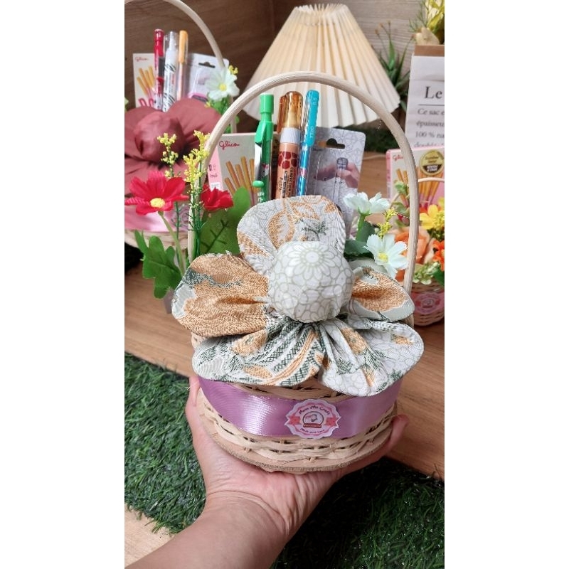 

Hampers Rotan Size M (15x9cm) Sajadah Travel