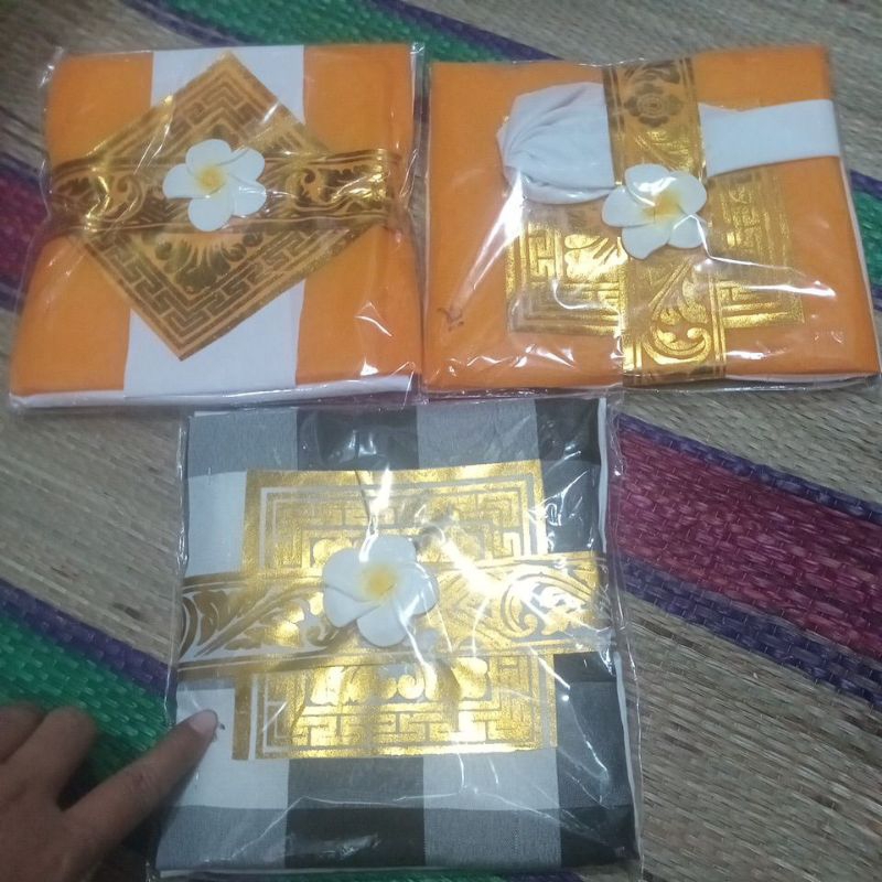 rantasan pelinggih#putih kuning#poleng