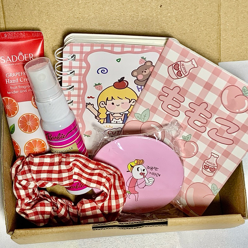 

Giftbox/Hadiah/Hampers Alat tulis aestetik untuk temen cewe/anak sekolah