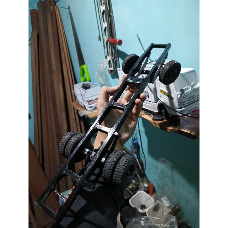 sasis miniatur truk rc skala 1:14