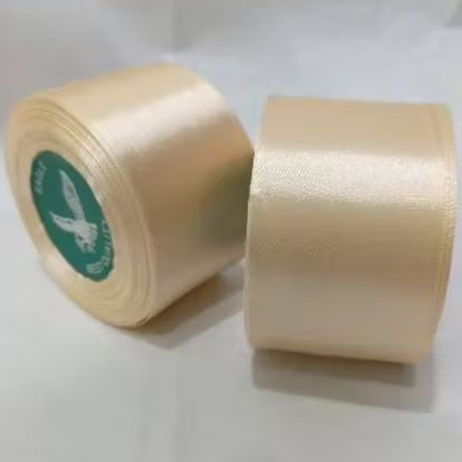 

Pita satin cream 1.5 inch / 4 cm Per roll