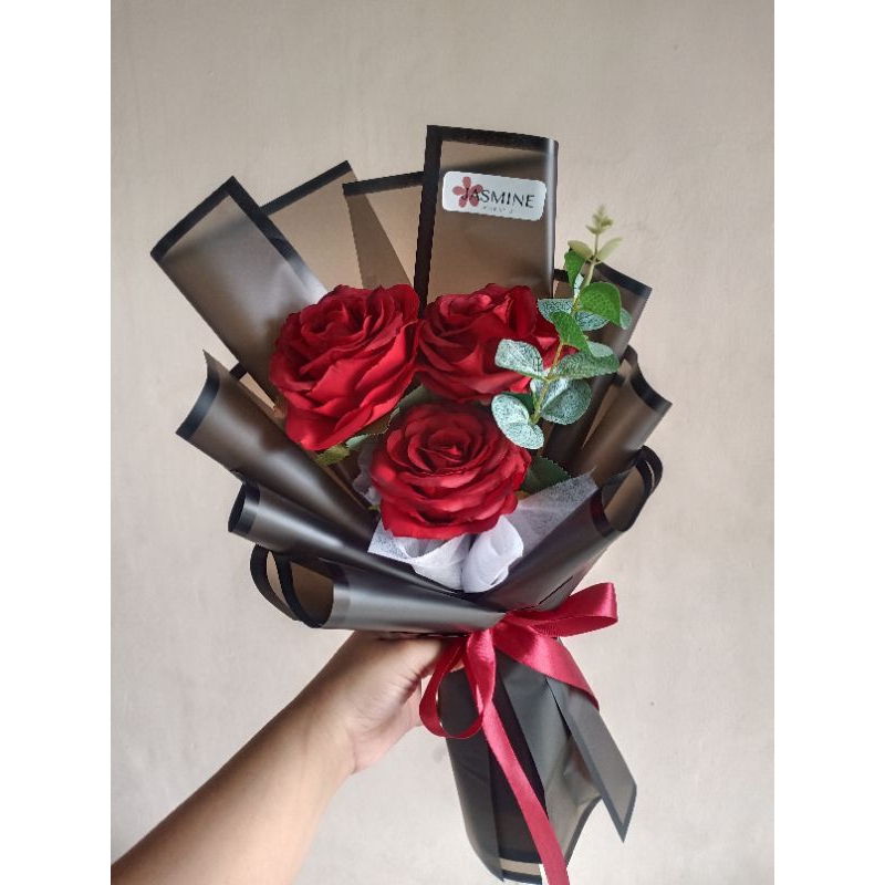 

BUKET BUNGA MAWAR MERAH SIZE S