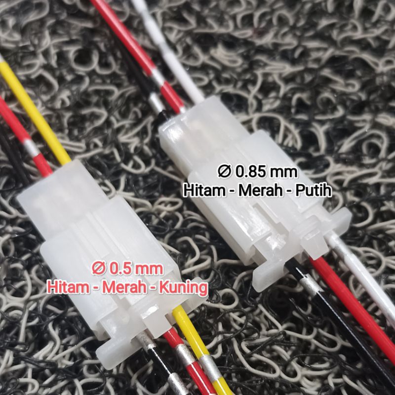 1 Pasang Soket 3 Pin Kecil 2.8 Warna PUTIH + Kabel Bintik