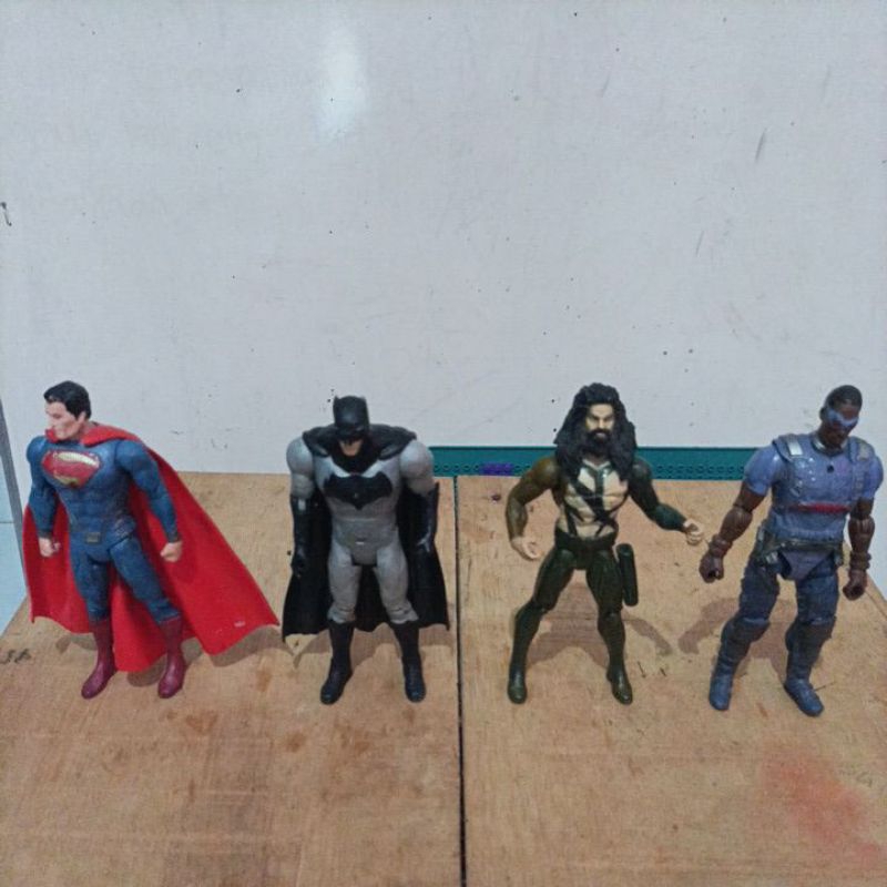 Figure Superman, batman, Aquaman, Falcon