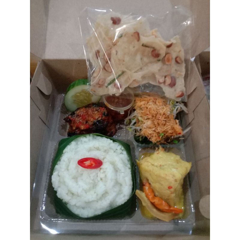 

Nasi Box Ayam+Peyek