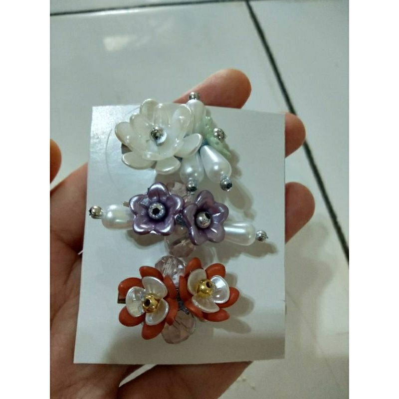Bros Bunga Akrilik