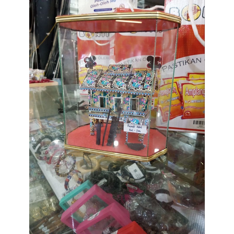 PAJANGAN MINIATUR RUMAH ADAT DAYAK